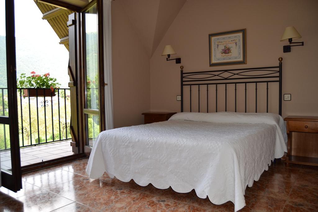 Hotel Vina Olivan Sarvisé Room photo